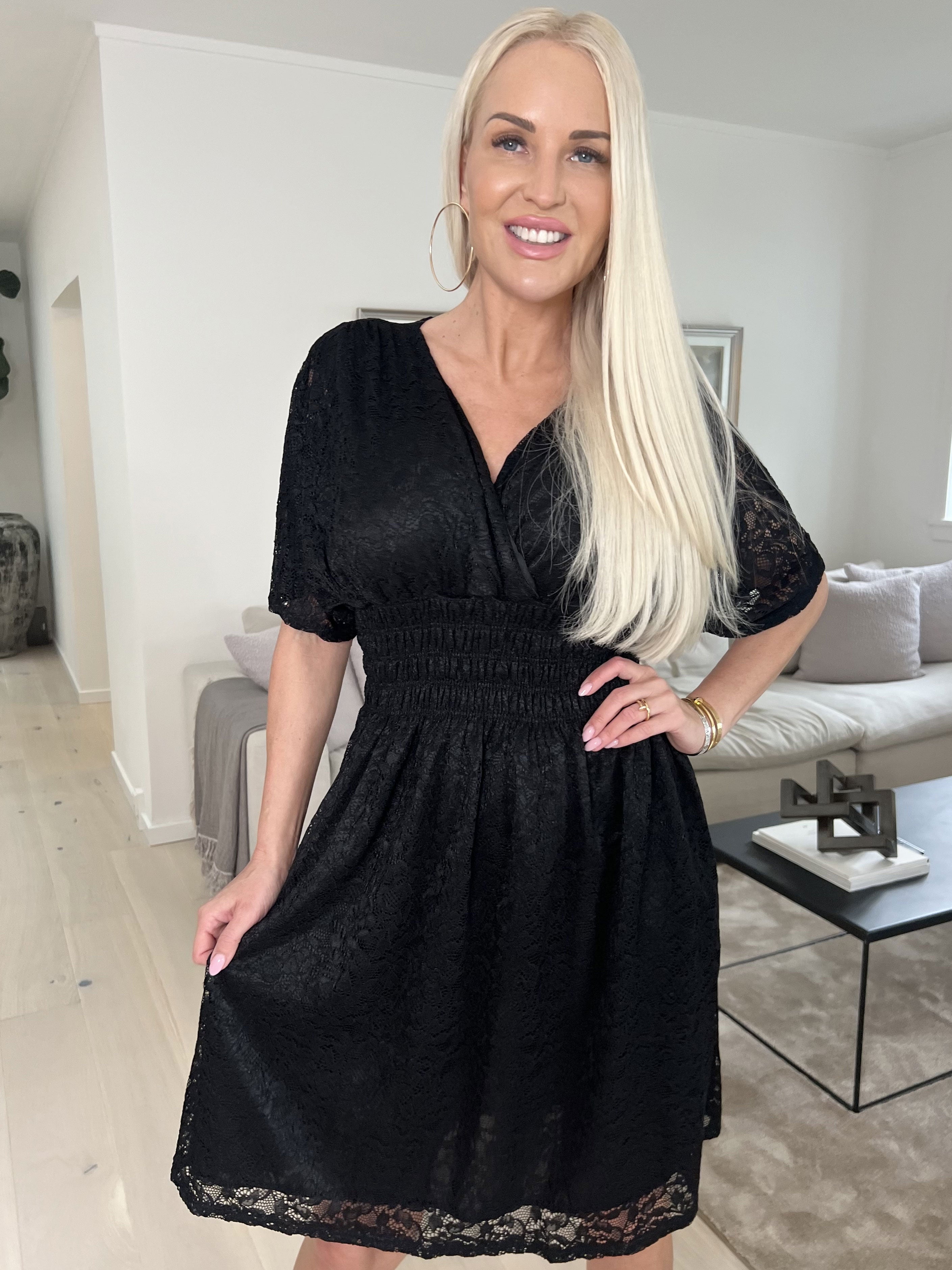 Pams Lace Short S/S - Kort blondekjole med korte ærmer